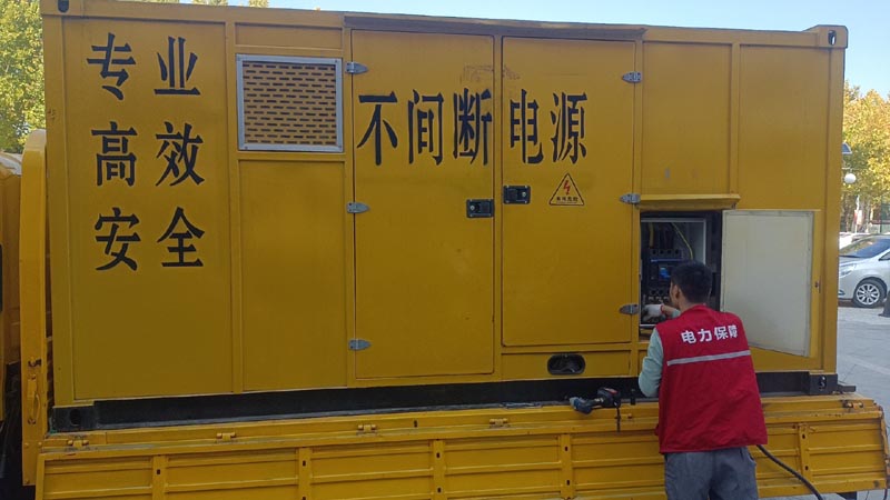 樊城柴油发电机组和UPS电源配合使用时，如何避免切换过程中的电力中断？
