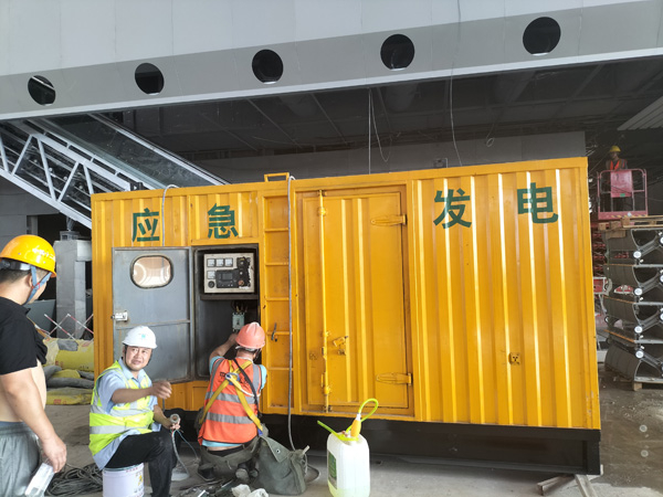 樊城怎样判断空气滤清器是否需要更换？